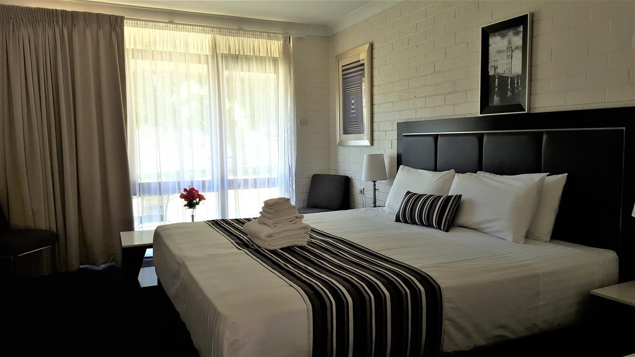 Hibiscus Lakeside Motel Budgewoi Exteriér fotografie