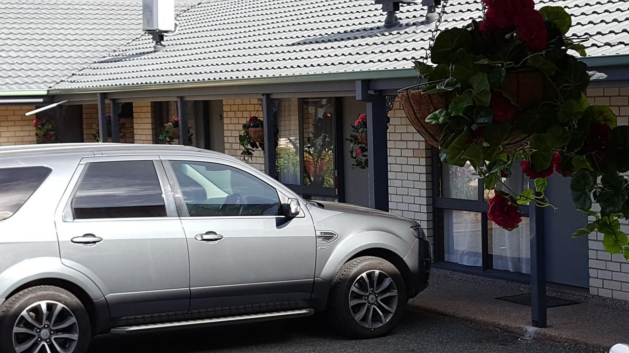 Hibiscus Lakeside Motel Budgewoi Exteriér fotografie