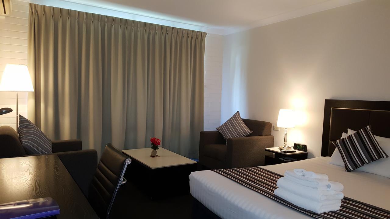 Hibiscus Lakeside Motel Budgewoi Exteriér fotografie