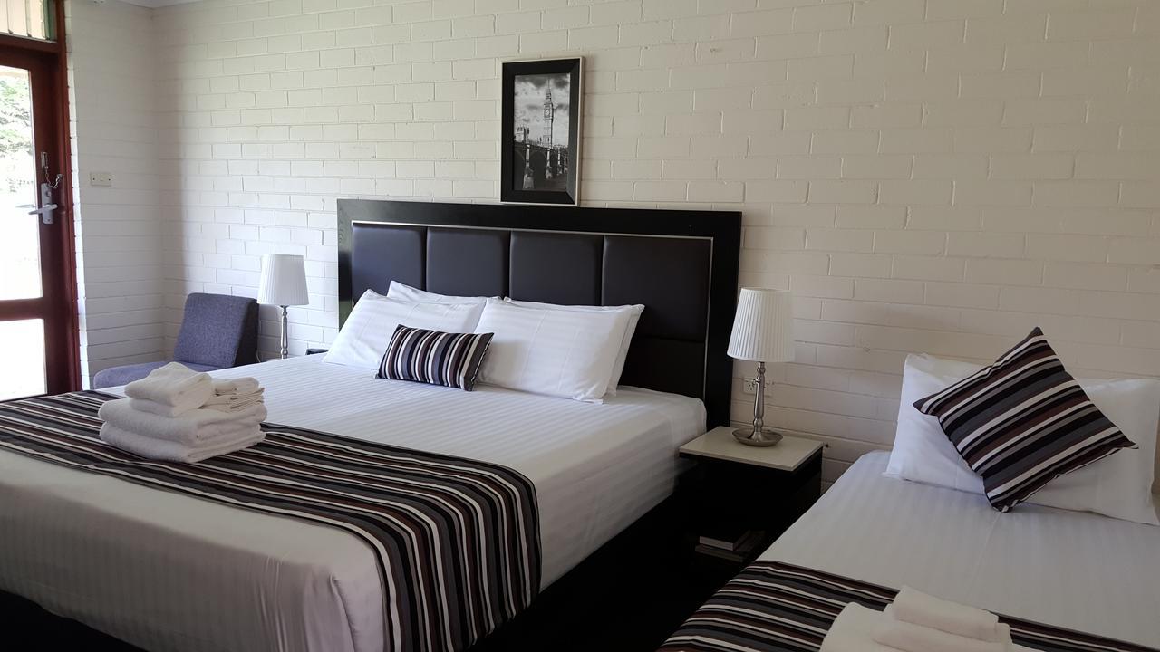 Hibiscus Lakeside Motel Budgewoi Exteriér fotografie