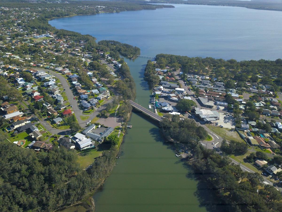 Hibiscus Lakeside Motel Budgewoi Exteriér fotografie