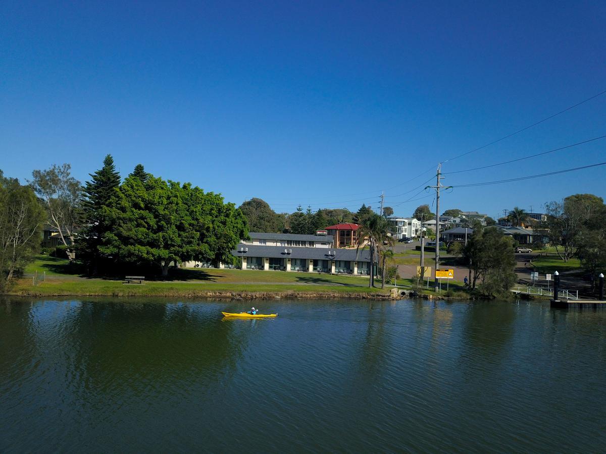 Hibiscus Lakeside Motel Budgewoi Exteriér fotografie