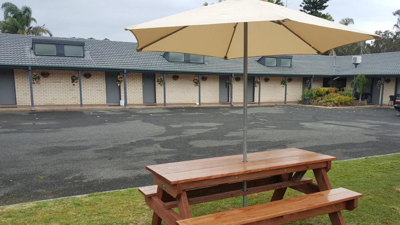 Hibiscus Lakeside Motel Budgewoi Exteriér fotografie