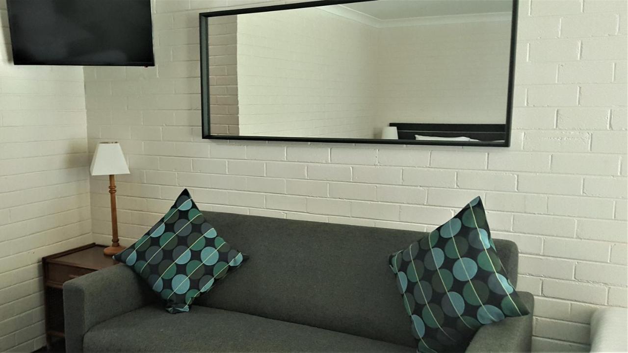 Hibiscus Lakeside Motel Budgewoi Exteriér fotografie