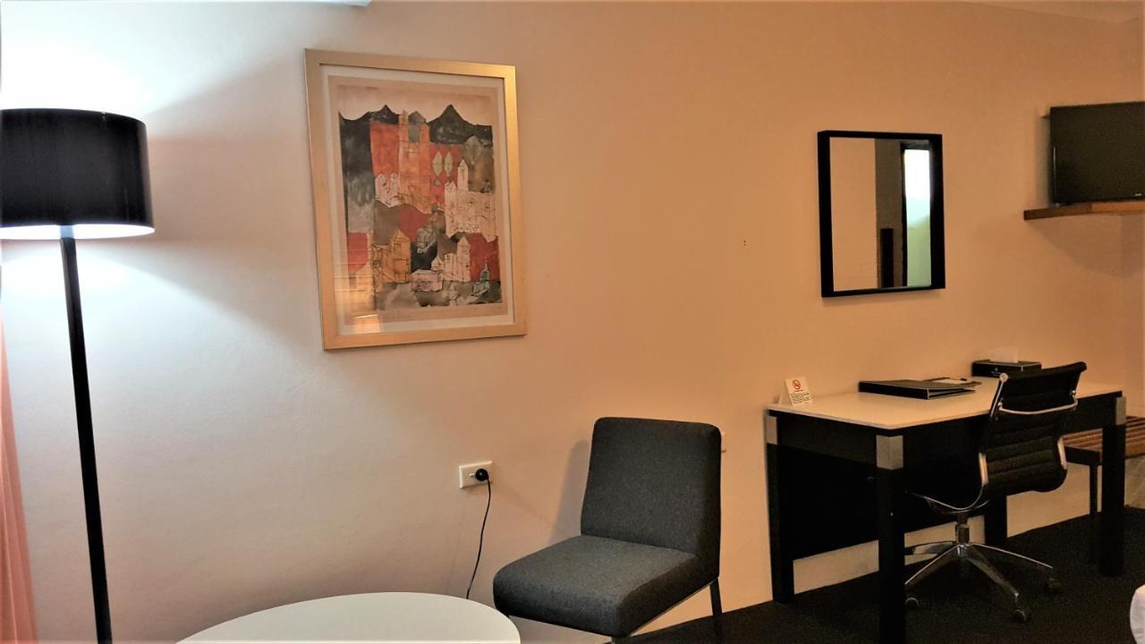 Hibiscus Lakeside Motel Budgewoi Exteriér fotografie